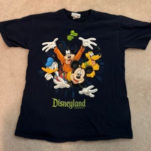 Mickey and friends vintage Disney resort t-shirt size medium